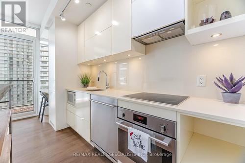 3012 - 125 Peter Street, Toronto, ON - Indoor Photo Showing Kitchen With Upgraded Kitchen