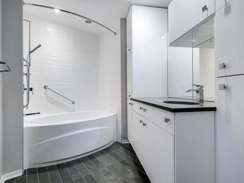 Salle de bains - 402-1645 Av. Victoria, Saint-Lambert, QC - Indoor Photo Showing Bathroom