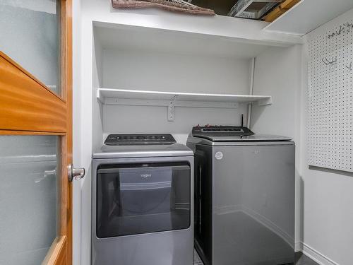 Laundry room - 402-1645 Av. Victoria, Saint-Lambert, QC - Indoor Photo Showing Laundry Room