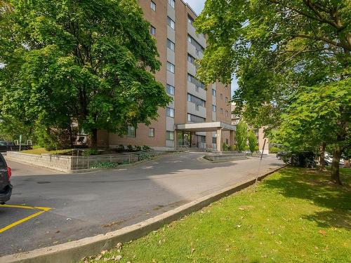 Frontage - 402-1645 Av. Victoria, Saint-Lambert, QC - Outdoor