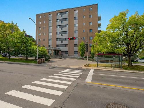 Frontage - 402-1645 Av. Victoria, Saint-Lambert, QC - Outdoor