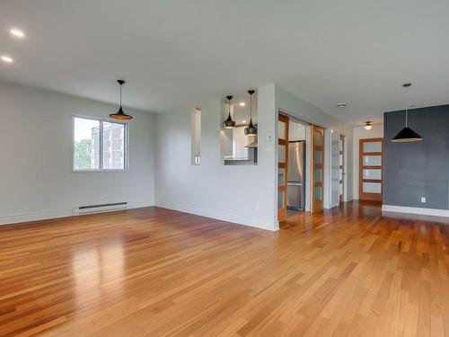 Living room - 402-1645 Av. Victoria, Saint-Lambert, QC - Indoor Photo Showing Other Room