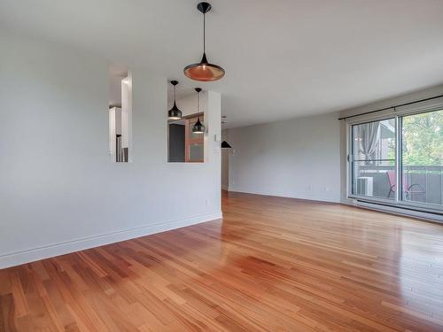 Living room - 402-1645 Av. Victoria, Saint-Lambert, QC - Indoor Photo Showing Other Room