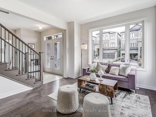 1289 Aquarius Tr, Pickering, ON - Indoor Photo Showing Living Room