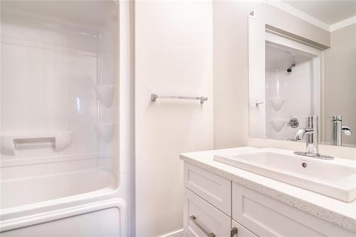 A 5 Normandeau Avenue, Ste Anne, MB - Indoor Photo Showing Bathroom