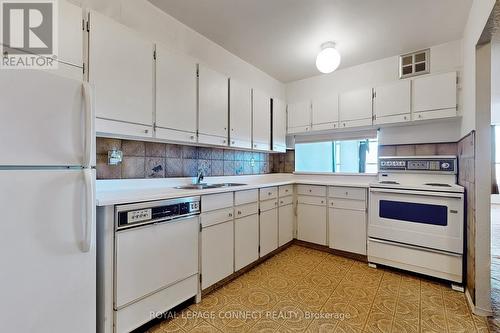 1908 - 2365 Kennedy Road, Toronto, ON - Indoor Photo Showing Kitchen