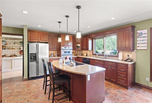 156 Peltz Drive, St Clements, MB - Indoor Photo Showing Kitchen