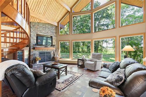 156 Peltz Drive, St Clements, MB - Indoor Photo Showing Living Room With Fireplace