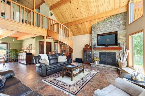 156 Peltz Drive, St Clements, MB - Indoor Photo Showing Living Room With Fireplace