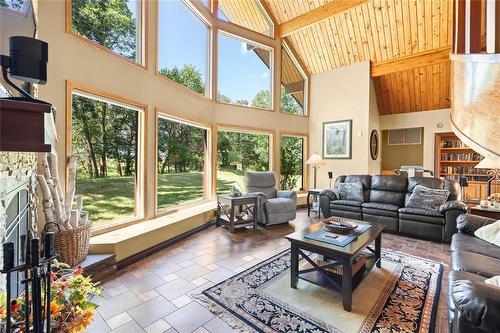 156 Peltz Drive, St Clements, MB - Indoor Photo Showing Living Room