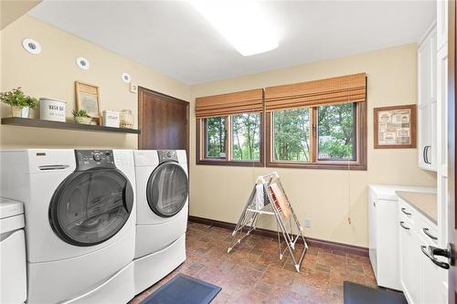 156 Peltz Drive, St Clements, MB - Indoor Photo Showing Laundry Room