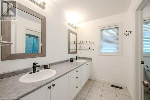 905 Valebrook Court, Kitchener, ON - Indoor Photo Showing Bathroom