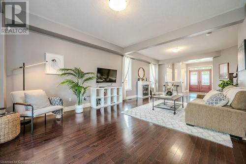 905 Valebrook Court, Kitchener, ON - Indoor Photo Showing Living Room