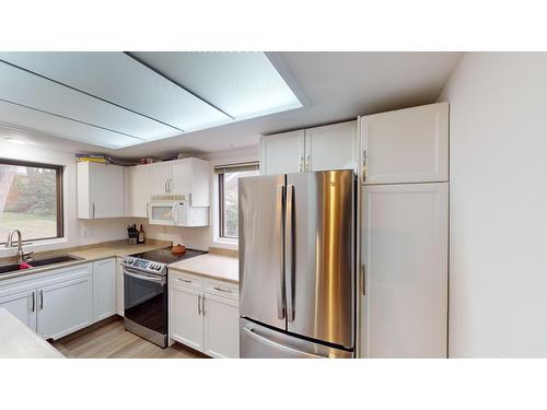 1616 Mt Proctor Place N, Cranbrook, BC - Indoor Photo Showing Kitchen With Double Sink