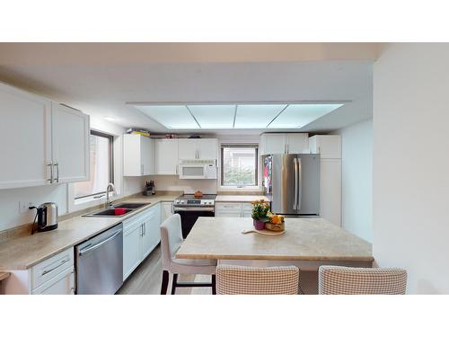 1616 Mt Proctor Place N, Cranbrook, BC - Indoor Photo Showing Kitchen With Double Sink