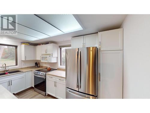 1616 Mt Proctor  N Place, Cranbrook, BC - Indoor Photo Showing Kitchen With Double Sink