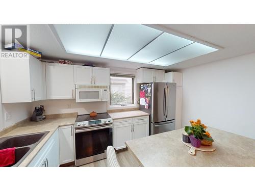 1616 Mt Proctor  N Place, Cranbrook, BC - Indoor Photo Showing Kitchen With Double Sink