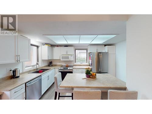 1616 Mt Proctor  N Place, Cranbrook, BC - Indoor Photo Showing Kitchen