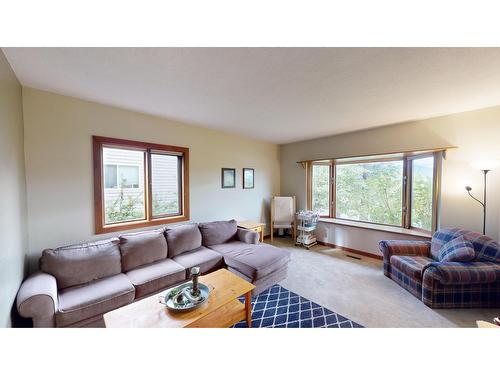 1616 Mt Proctor Place N, Cranbrook, BC - Indoor Photo Showing Living Room