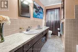 Main Bathroom - 