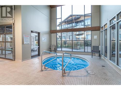 580 Sarsons Road Unit# 112 Lot# S/L 55, Kelowna, BC - Indoor Photo Showing Other Room With In Ground Pool