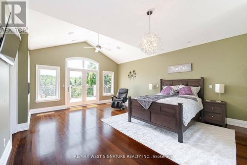 5737 15Th Side Road, King, ON - Indoor Photo Showing Bedroom