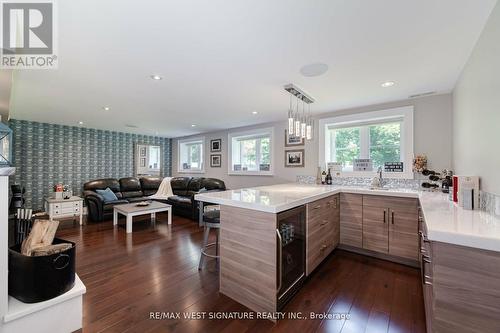 5737 15Th Side Road, King, ON - Indoor Photo Showing Kitchen