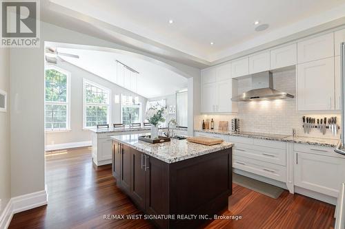 5737 15Th Side Road, King, ON - Indoor Photo Showing Kitchen With Upgraded Kitchen