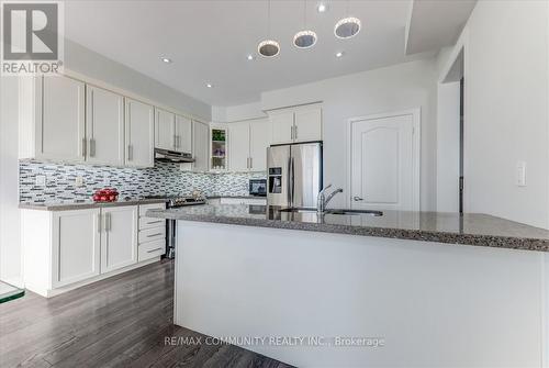 1 Weir Street, Bradford West Gwillimbury, ON - Indoor Photo Showing Kitchen With Upgraded Kitchen