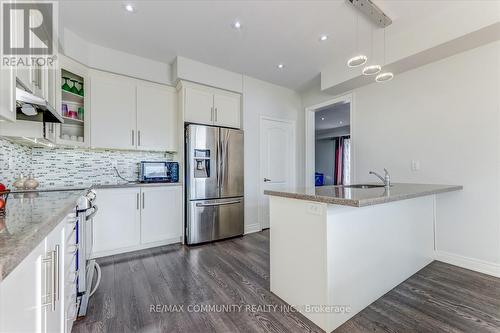 1 Weir Street, Bradford West Gwillimbury, ON - Indoor Photo Showing Kitchen With Upgraded Kitchen