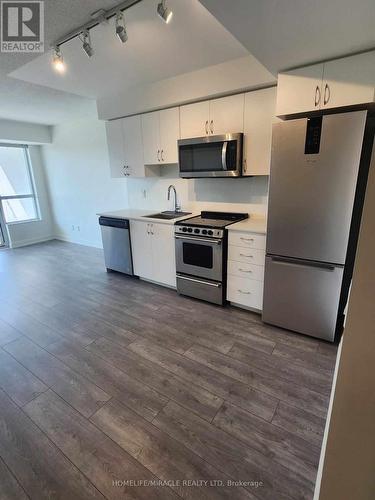 1005 - 10 Wilby Crescent, Toronto, ON - Indoor Photo Showing Kitchen