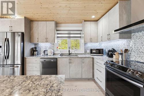 1 Mcgill Drive, Kawartha Lakes, ON - Indoor Photo Showing Kitchen With Stainless Steel Kitchen With Upgraded Kitchen