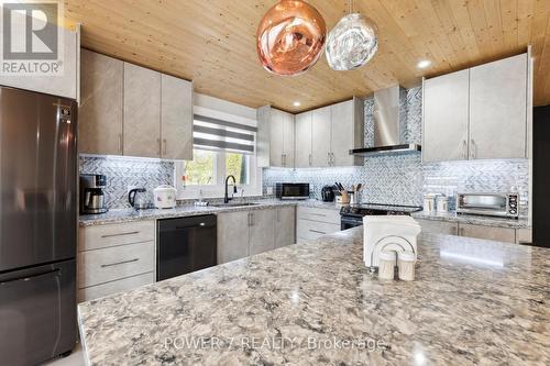 1 Mcgill Drive, Kawartha Lakes, ON - Indoor Photo Showing Kitchen With Stainless Steel Kitchen With Upgraded Kitchen