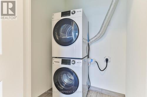 1401 - 2007 James Street, Burlington, ON - Indoor Photo Showing Laundry Room