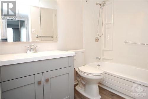 Renovated bathroom - 1195 Richmond Road Unit#1507, Ottawa, ON - Indoor Photo Showing Bathroom