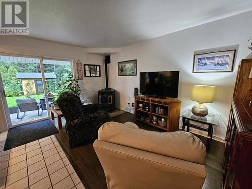 B 5117 Medeek Avenue, Terrace, BC - Indoor Photo Showing Living Room