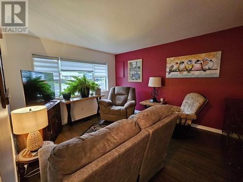 B 5117 Medeek Avenue, Terrace, BC - Indoor Photo Showing Living Room