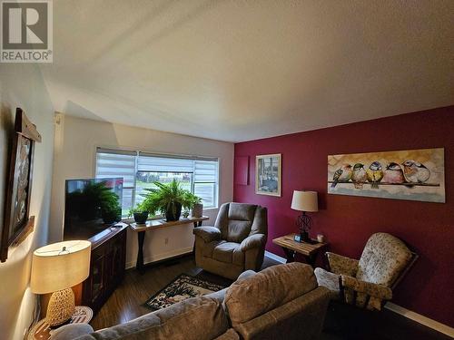 B 5117 Medeek Avenue, Terrace, BC - Indoor Photo Showing Living Room