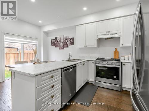 38 Veterans Street, Bradford West Gwillimbury, ON - Indoor Photo Showing Kitchen With Double Sink