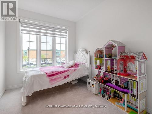 38 Veterans Street, Bradford West Gwillimbury, ON - Indoor Photo Showing Bedroom