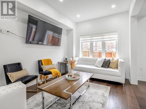 38 Veterans Street, Bradford West Gwillimbury, ON - Indoor Photo Showing Living Room