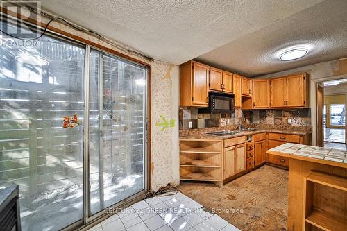 990 Dovercourt Road, Toronto, ON - Indoor Photo Showing Kitchen With Double Sink