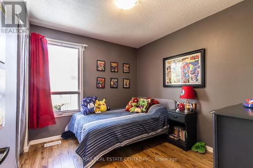 1026 St Matthews Avenue, Burlington, ON - Indoor Photo Showing Bedroom