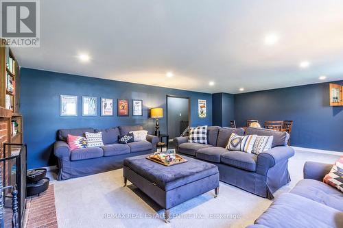 1026 St Matthews Avenue, Burlington, ON - Indoor Photo Showing Living Room