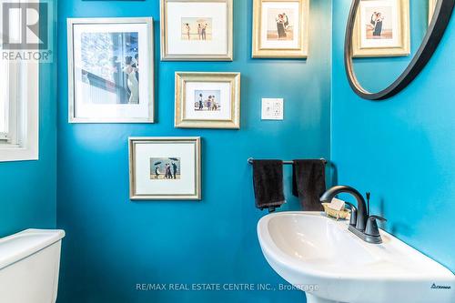 1026 St Matthews Avenue, Burlington, ON - Indoor Photo Showing Bathroom