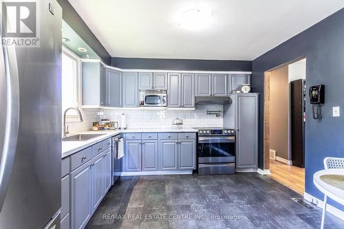 1026 St Matthews Avenue, Burlington, ON - Indoor Photo Showing Kitchen