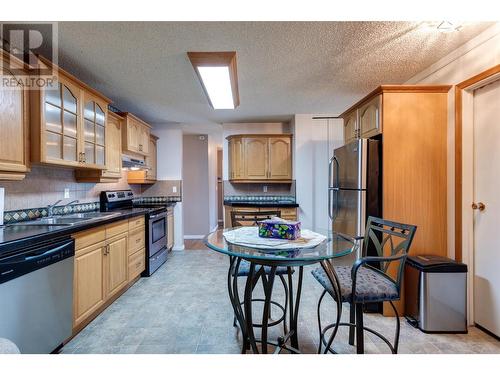 450 Hollywood Road S, Kelowna, BC - Indoor Photo Showing Kitchen