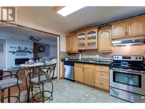 450 Hollywood Road S, Kelowna, BC - Indoor Photo Showing Kitchen