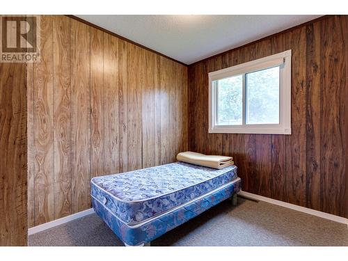 450 Hollywood Road S, Kelowna, BC - Indoor Photo Showing Bedroom