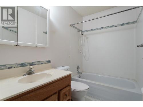 450 Hollywood Road S, Kelowna, BC - Indoor Photo Showing Bathroom